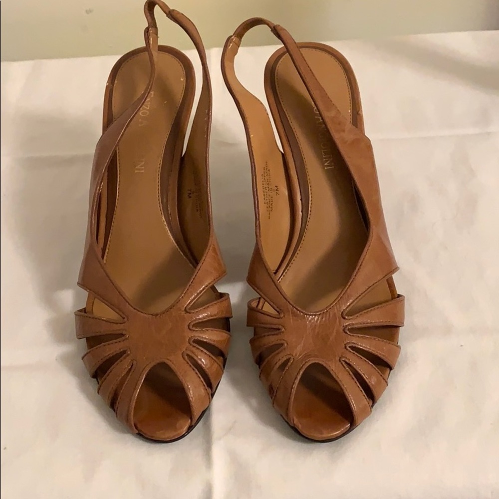 Leather pump